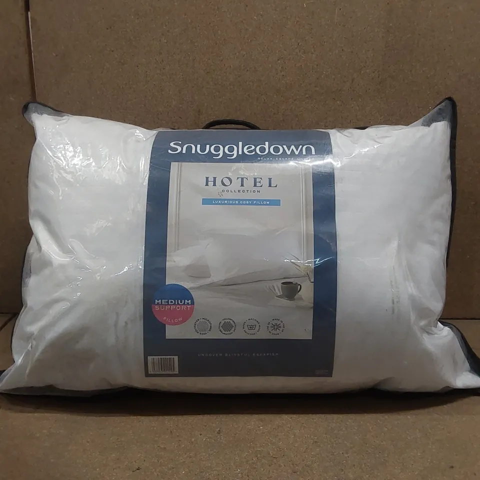 BAGGED PAIR OF SNUGGLEDOWN HOTEL COLLECTION LUXURIOUS COSY PILLOW