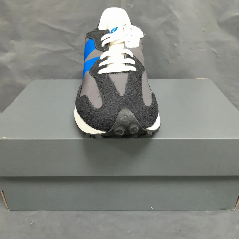 BOXED PAIR OF NEW BALANCE 327 TRAINERS IN BLACK/BLUE/GREY SIZE UK 8