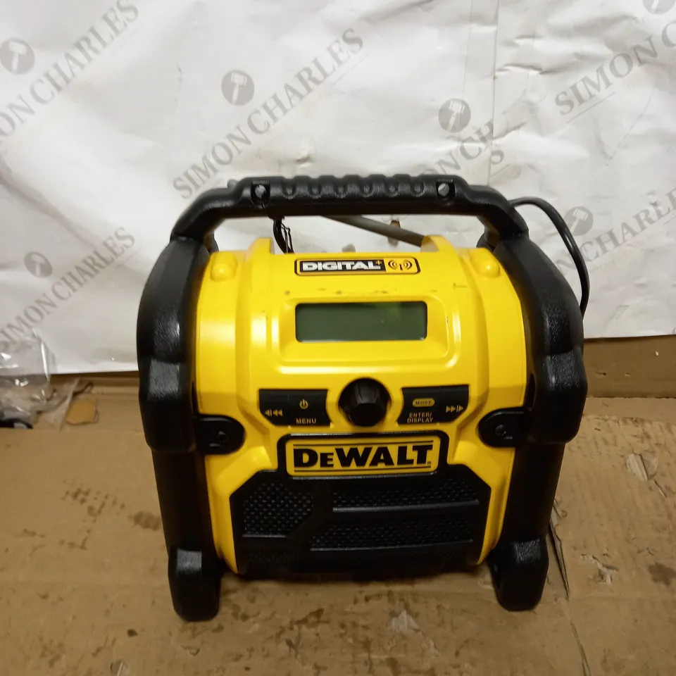 DEWALT DCR020-GB XR COMPACT FM/DAB+ RADIO