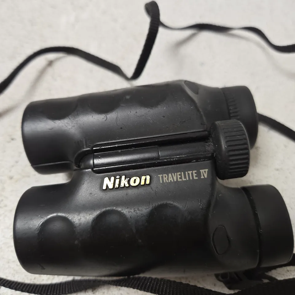 NIKON TRAVELITE IV BINOCULARS WITH CASE