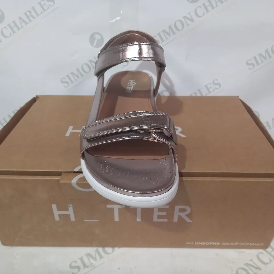BOXED PAIR OF HOTTER OPEN TOE SANDALS IN METALLIC ROSE GOLD COLOUR UK SIZE 8