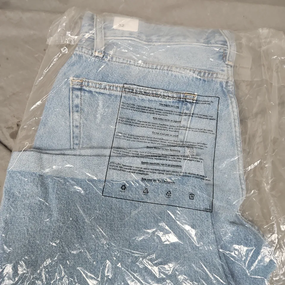 TOMMY JEANS LIGHT WASH DENIM JEANS – SIZE 32 – MEN'S