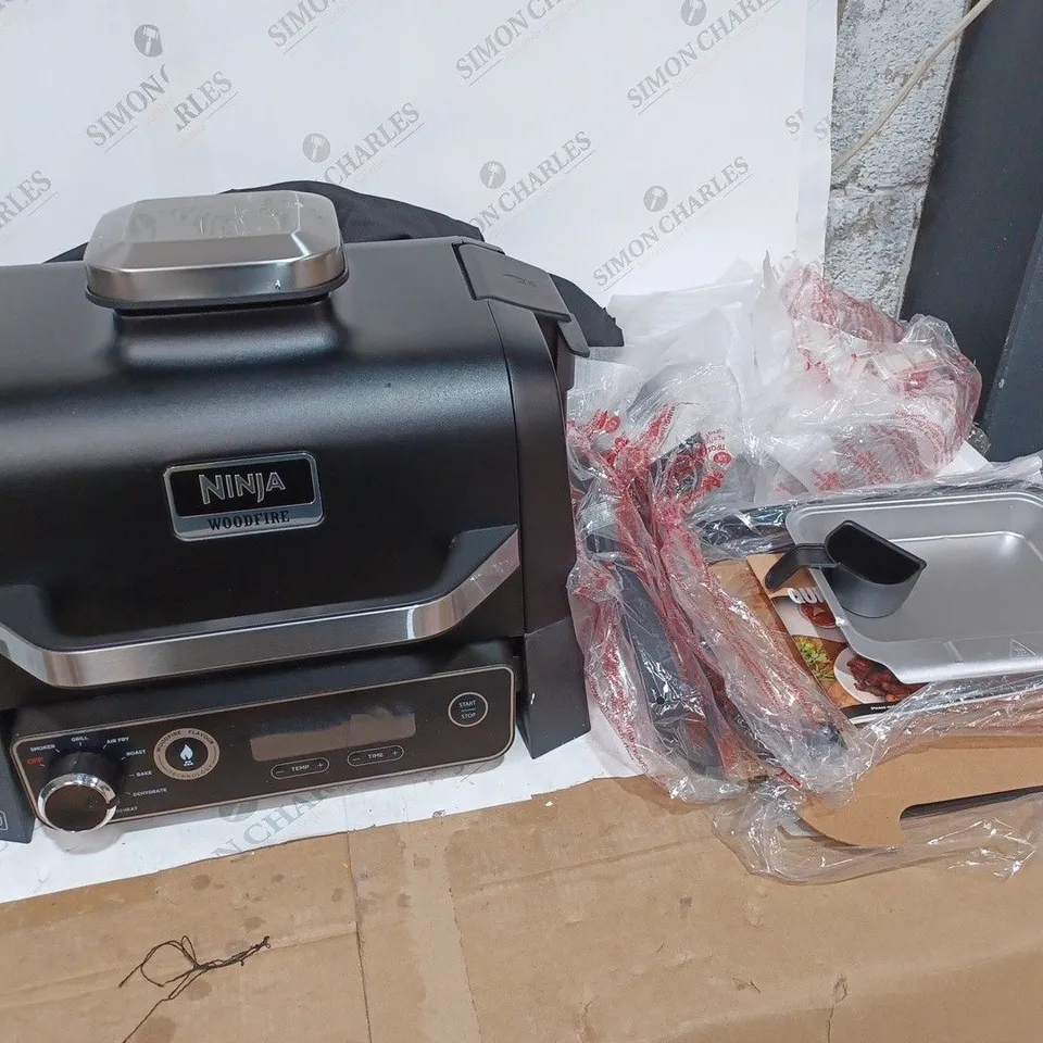BOXED NINJA WOODFIRE ELECTRIC BBQ GRILL & SMOKER WITH AIR FRY FUNCTION OG701UKQ