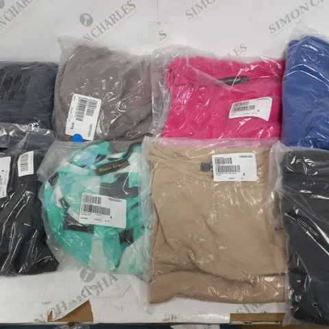 LOT OF 8 ASSORTED BAGGED CLOTHING ITEMS TO INCLUDE NINA LEONARD AND FRANK USHER