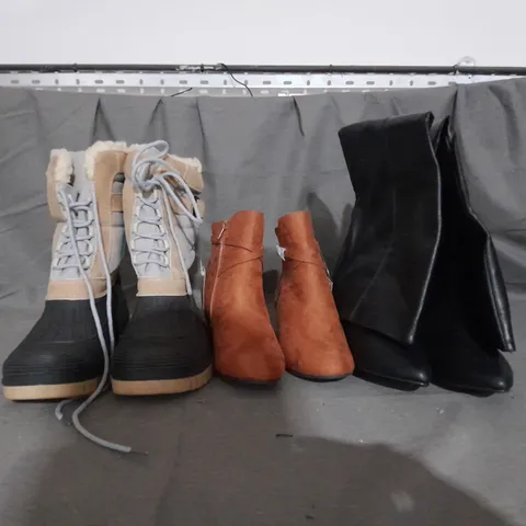 APPROXIMATELY 10 PAIRS OF ASSORTED WOMEN SHOES IN VARIOUS STYLES AND SIZES