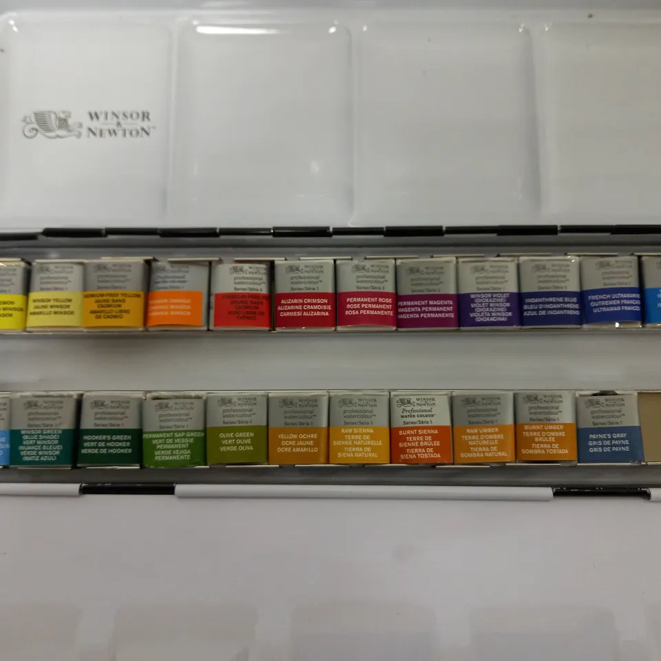WINSOR & NEWTON PROFESSIONAL WATER COLOUR BOX