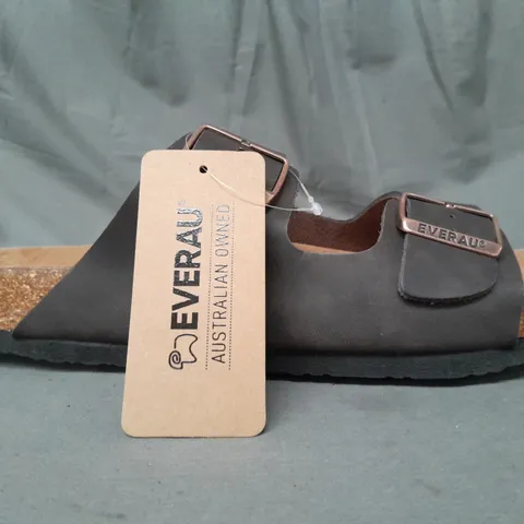 BOXED PAIR OF EVERAU OPEN TOE FOOTBED SANDALS IN DARK BROWN UK SIZE 14