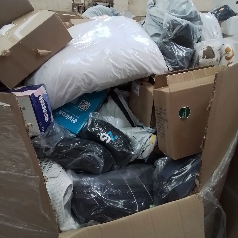 PALLET OF ASSORTED BEDROOM AND COMFORT BASED PRODUCTS TO INCLUDE; PILLOWS, SUPPORT SEAT CUSHIONS AND SIMILARLY RELATED GOODS