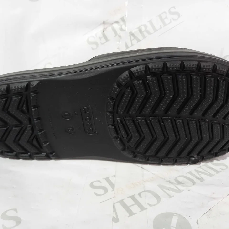 BOXED PAIR OF CROCS SLIDERS IN BLACK UK SIZE M5/W6