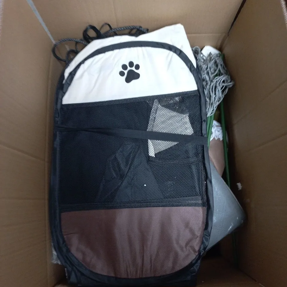 BOX OF APPROXIMATELY 15 ASSORTED ITEMS TO INCLUDE: MICROFIBRE NOODLE GLOVE TOWEL FOR DOGS 