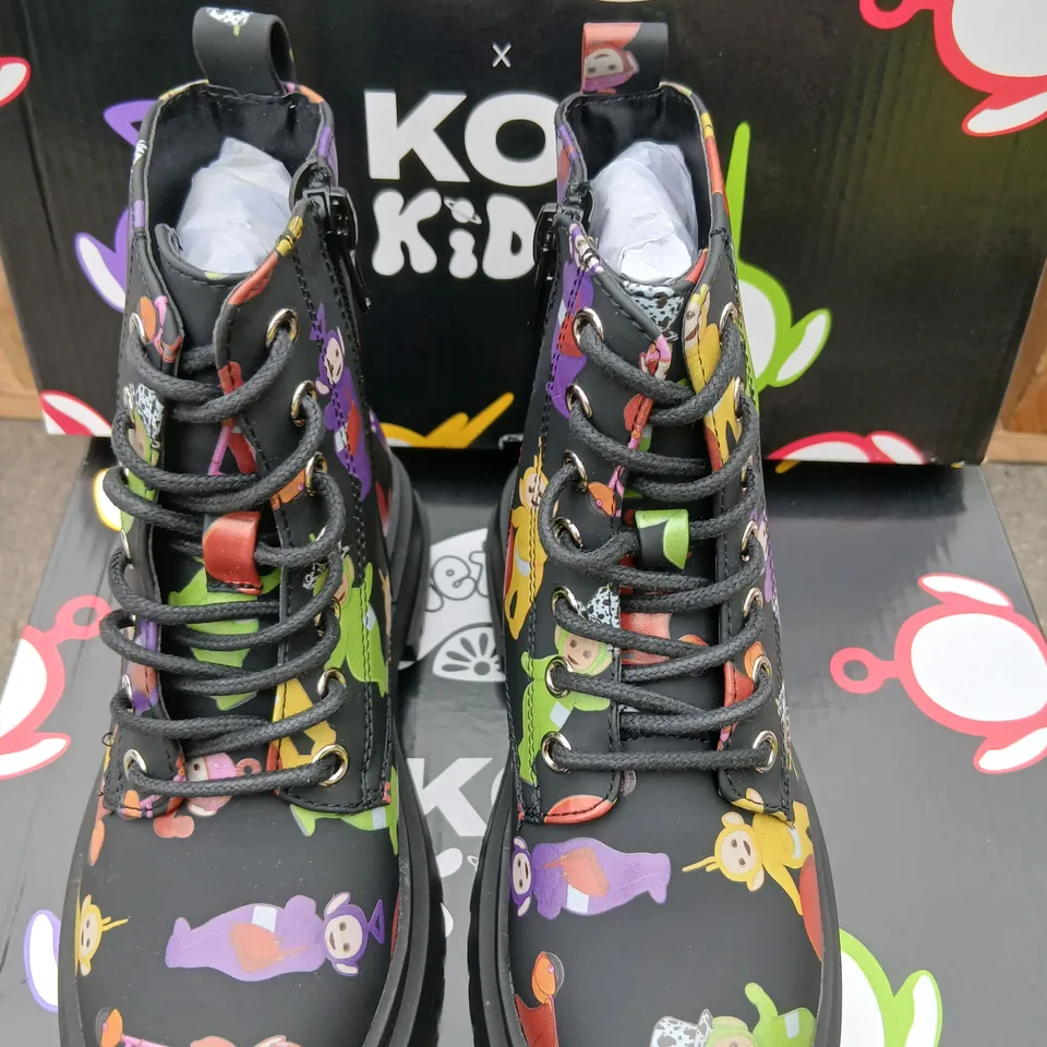 KOI X TELETUBBIES SUPERDOME KIDZ BOOTS - BLACK, UK 11 (KIDZ)