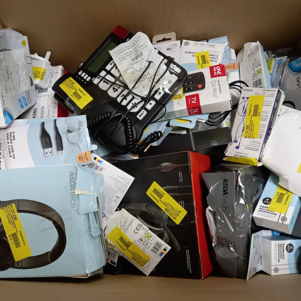 BOX OF APPROX 35 ASSORTED ITEMS TO INCLUDE - KIDS WIRED HEADPHONES - POWER BANK 10000MAH - BLACKWEB USB PC HEADSET ECT