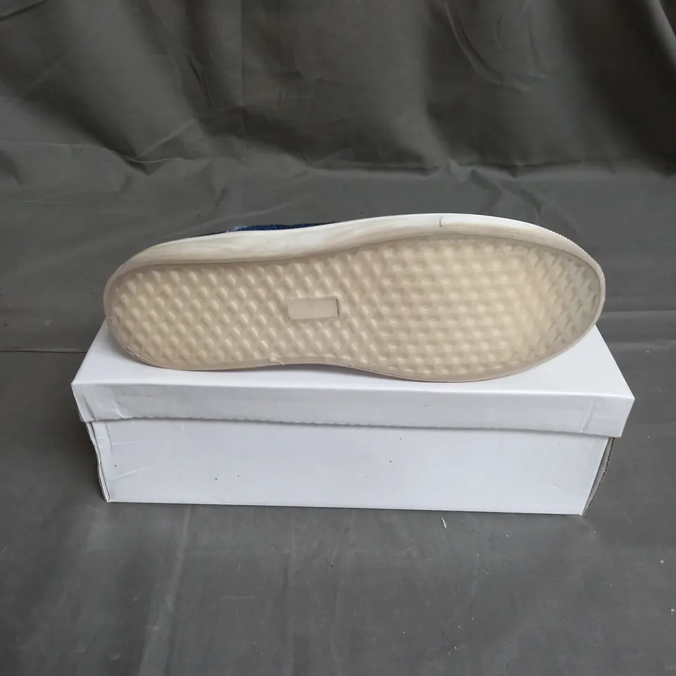 BOX OF 12 PAIRS OF WS SHOES SLIP ON SHOE IN BLUE DENIM - VARIOUS SIZES