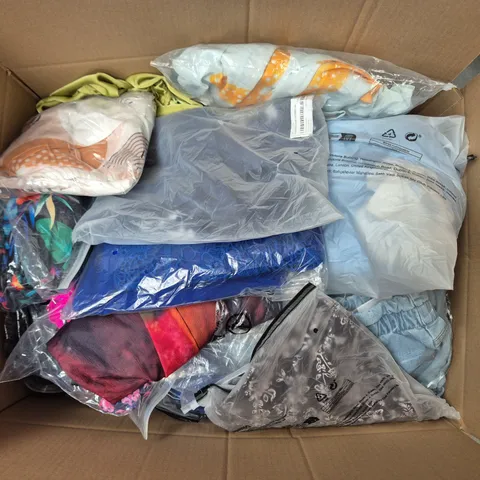 APPROXIMATELY 30 ASSORTED CLOTHING ITEMS IN VARIOUS SIZES, STYLES & COLOURS TO INCLUDE BRANDS SUCH AS CYBERJAMMIES, BOOHOO, YOURSCLOTHING, ETC - COLLECTION ONLY