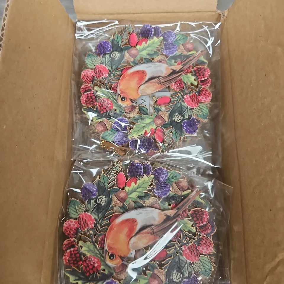 24 X GISELA GRAHAM ROBIN AND BERRIES DISC WOODEN HANGING DECORATIONS
