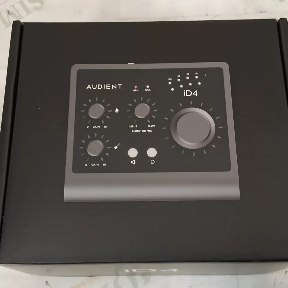 BOXED AUDIENT ID4 2-IN 2-OUT AUDIO INTERFACE