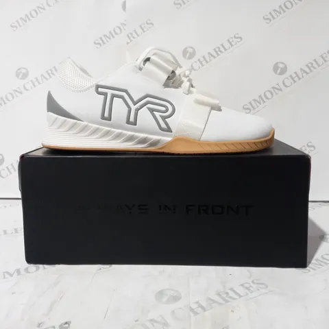 BOXED PAIR OF TYR L-1 LIFTER SHOES IN WHITE UK SIZE 8.5