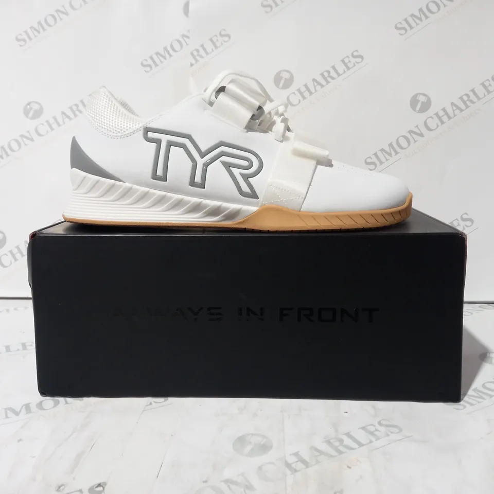 BOXED PAIR OF TYR L-1 LIFTER SHOES IN WHITE UK SIZE 8.5