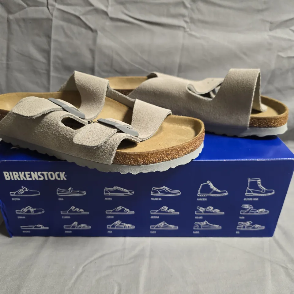 BOXED PAIR OF BIRKENSTOCK ARIZONA BS SANDALS IN STONE SIZE UK 3.5
