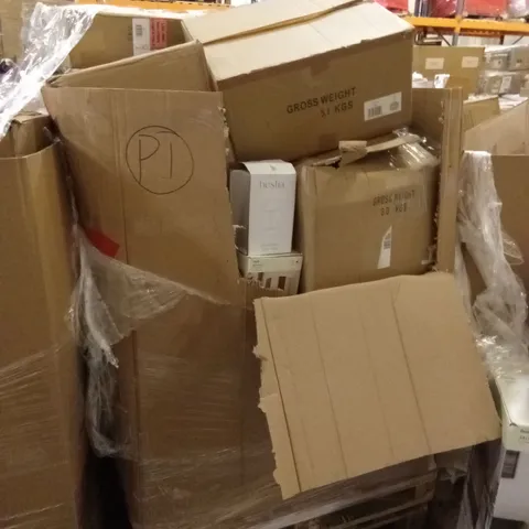 PALLET TO CONTAIN A LARGE QUANTITY OF DESIGNER HOME LIGHTING GOODS AND PRODUCTS 