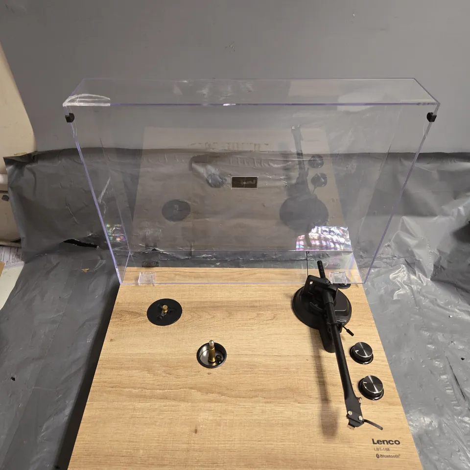 LENCO LBT-188PI TURNTABLE WITH BLUETOOTH TRANSMISSION