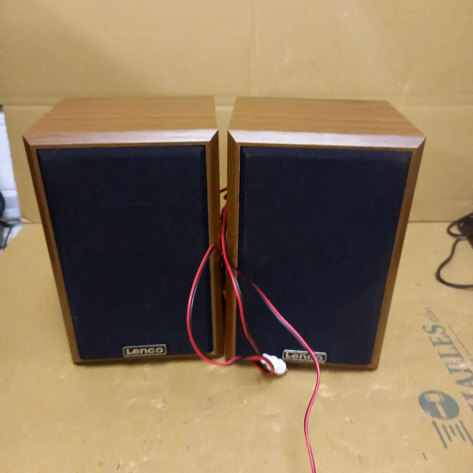 LENCO TURNTABLE AND SPEAKERS (X2)