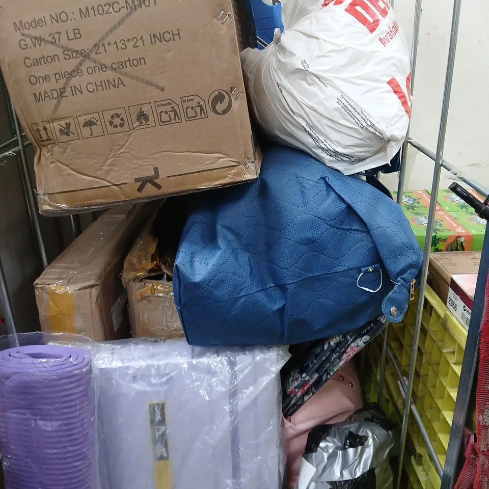 CAGE OF APPROXIMATELY 10 ASSORTED HOUSEHOLD ITEMS TO INCLUDE YOGA MAT, ETC - COLLECTION ONLY