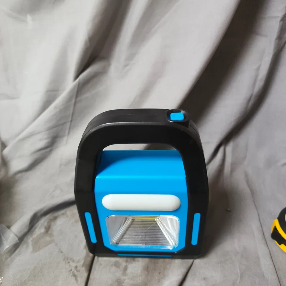 BOX OF APPROXIMATELY 18 ASSORTED ITEMS TO INCLUDE: STANDING LIGHT AND STANDING MIRROR