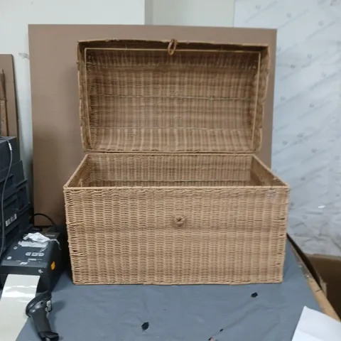 LARGE WICKER HAMPER WITH LID – RECTANGULAR STORAGE BASKET, NATURAL FINISH