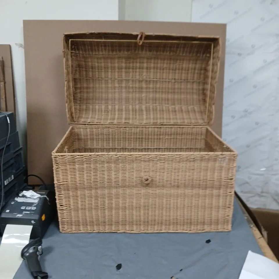 LARGE WICKER HAMPER WITH LID – RECTANGULAR STORAGE BASKET, NATURAL FINISH