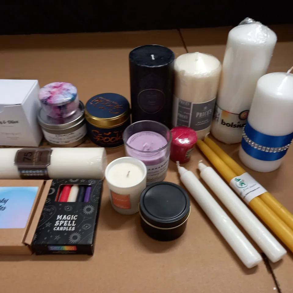 LOT OF 18 ASSORTED CANDLES 