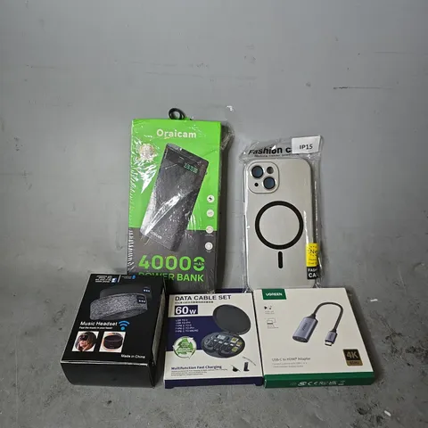 APPROXIMATELY 15 ASSORTED ITEMS TO INCLUDE - DATA CABLE SET , POWER BANK 4000MAH , PHONES CASES ETC