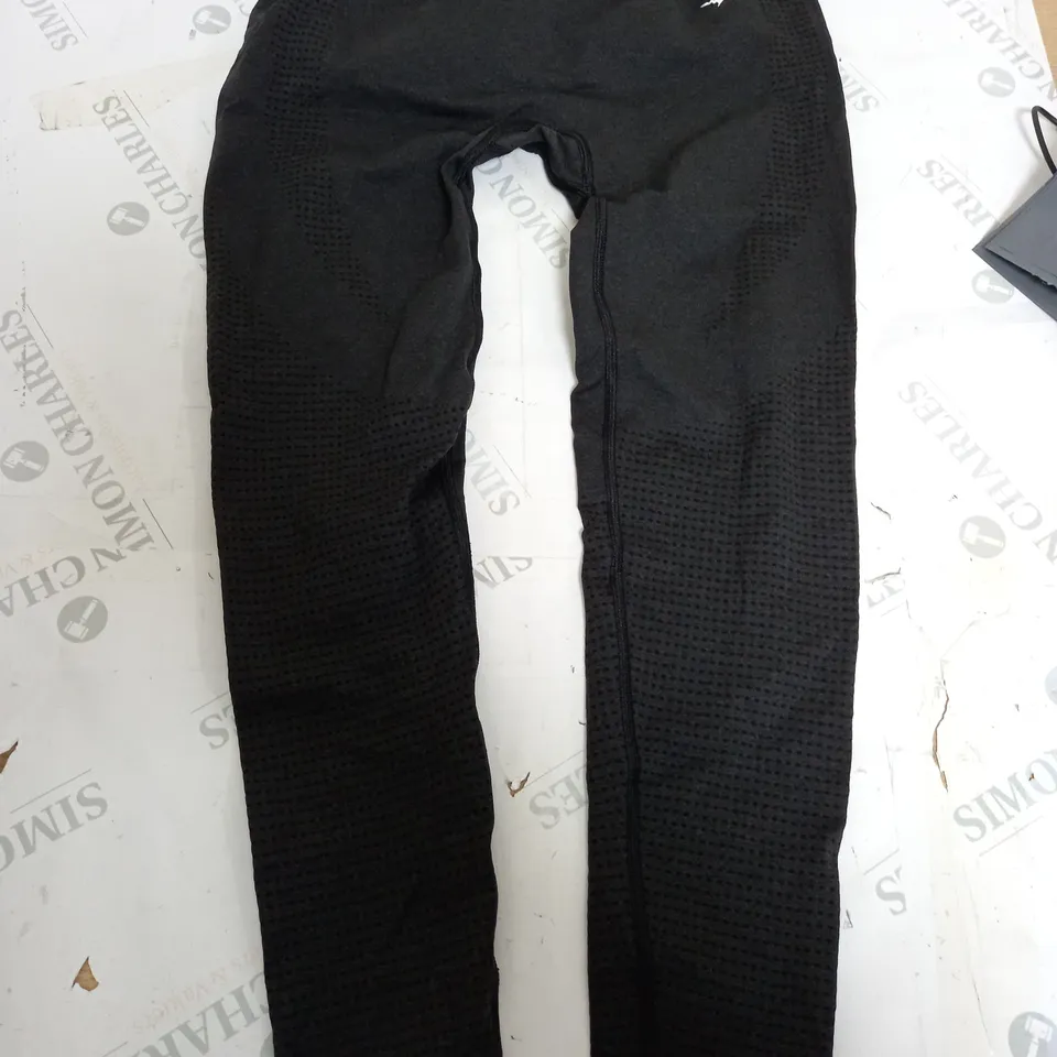 GYMSHARK JOGGERS IN BLACK - MEDIUM