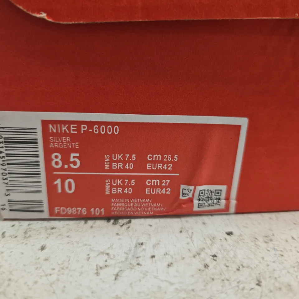 BOXED PAIR OF NIKE P-6000 TRAINERS – MEN'S UK 7.5