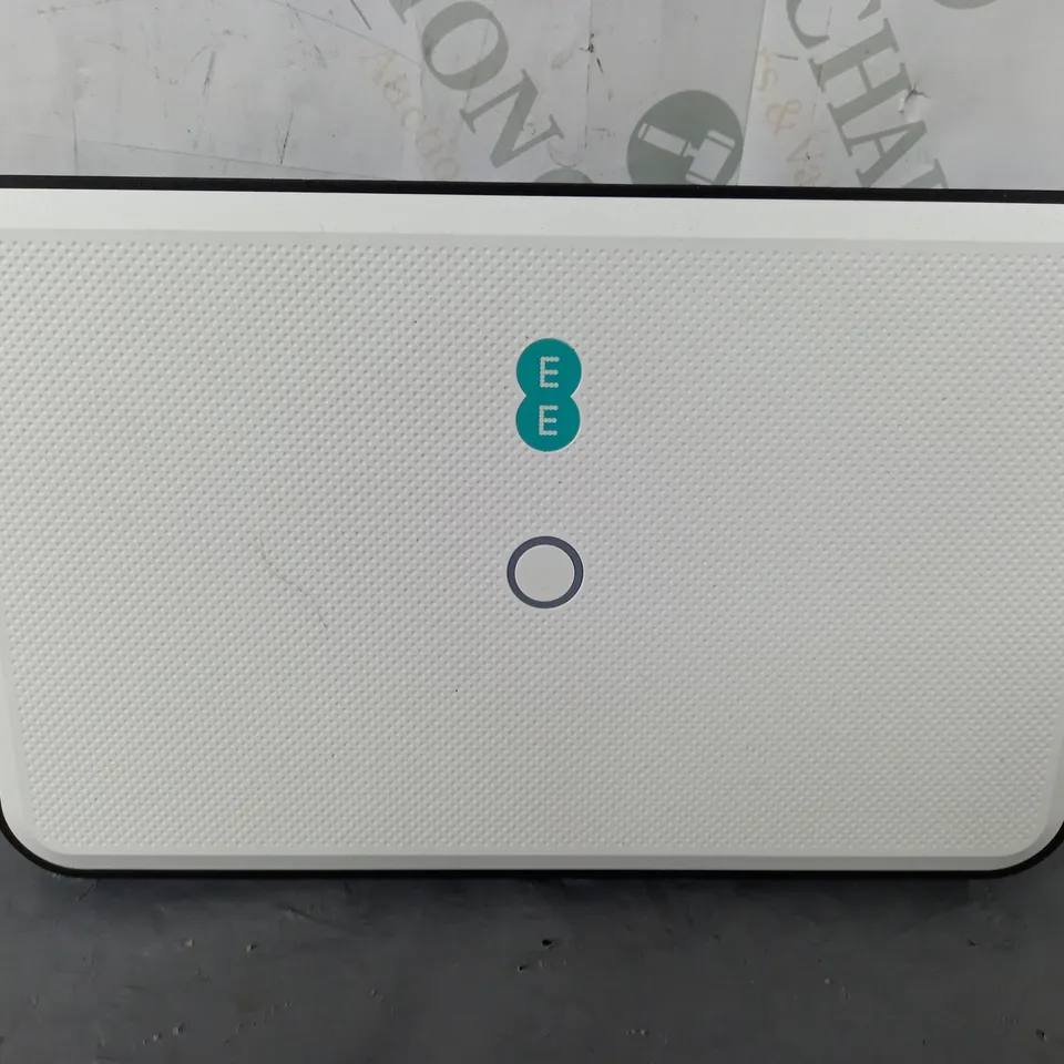 EE SMART ROUTER IN WHITE