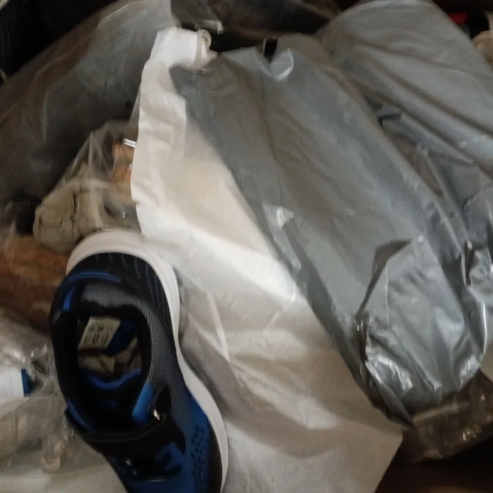 BOX OF APPROXIMATELY 15 ASSORTED PAIRS OF SHOES AND FOOTWEAR ITEMS IN VARIOUS COLOURS, STYLES, AND SIZES - COLLECTION ONLY