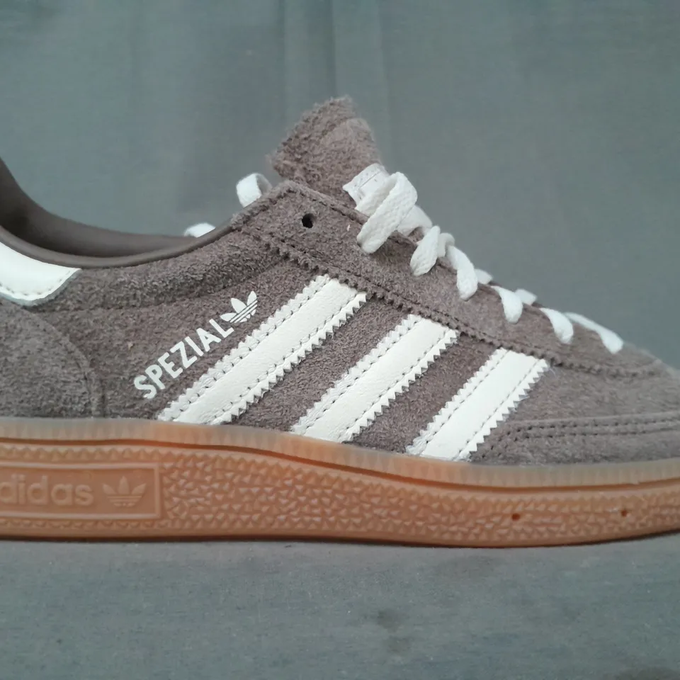 BOXED PAIR OF ADIDAS HANDBALL SPEZIAL SHOES IN TAUPE UK SIZE 4