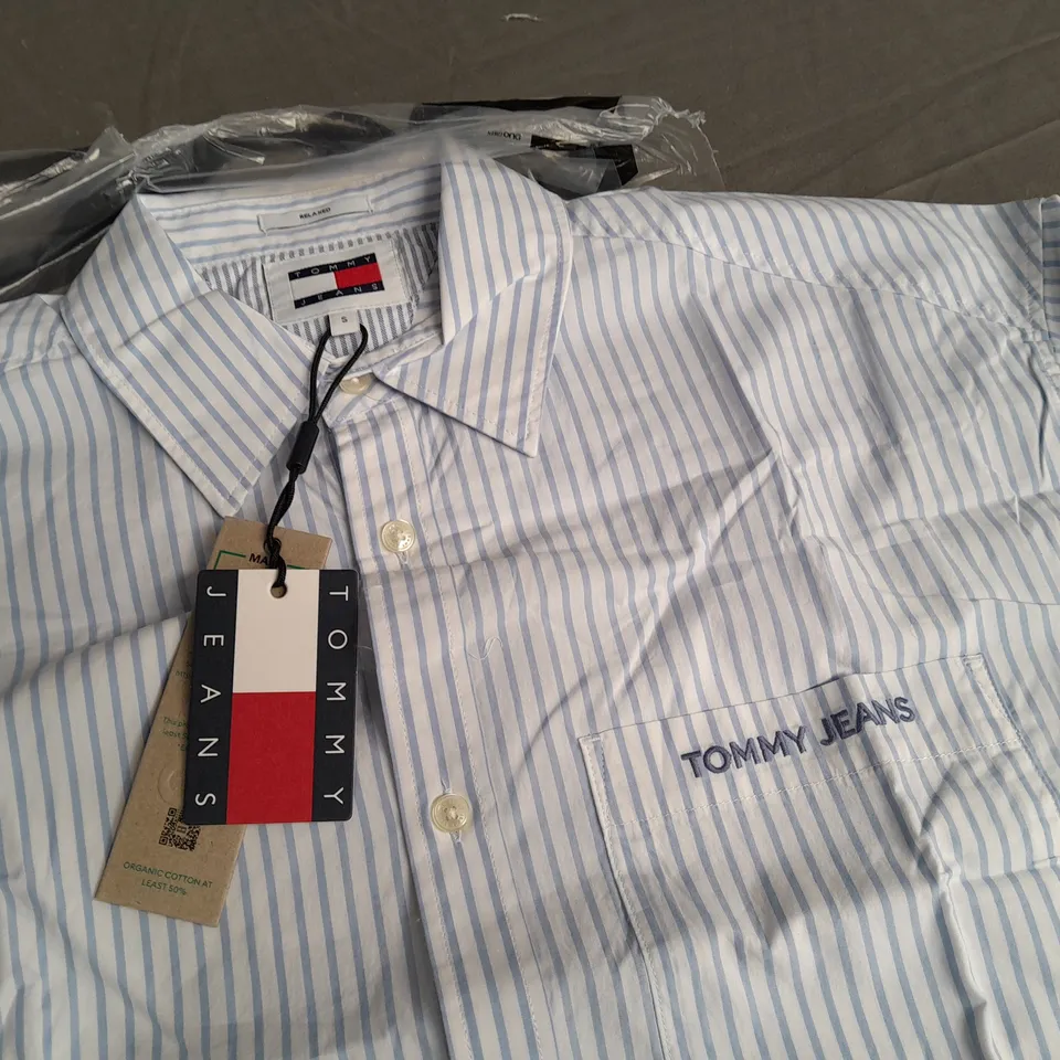 TOMMY JEANS RELAXED CLASSIC FIT BLUE STRIPED SHIRT - S
