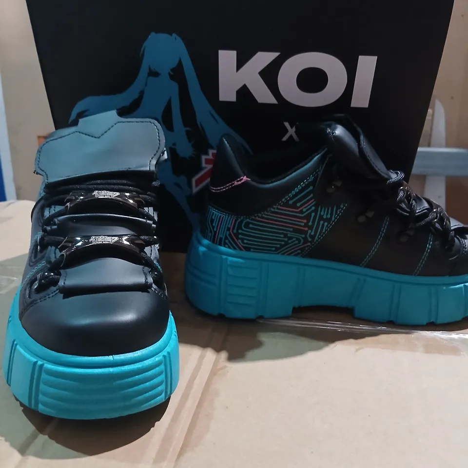 BOXED KOI HATSUNE MIKU ANDROID CHUNKY TRAINERS IN BLACK - UK3