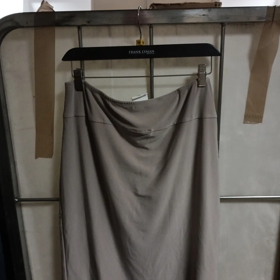 BOX OF APPROXIMATELY 25 ASSORTED CLOTHING ITEMS TO INCLUDE BARBARA LEBEK, FRANK LYMAN, VEROMIA ETC