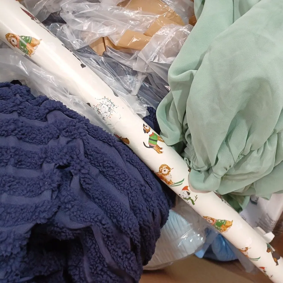 LARGE BOX TO CONTAIN AN ASSORTMENT OF HOUSEHOLD ITEMS TO INCLUDE KING SIZE DUVET SET, FESTIVE WRAPPING PAPER, ETC