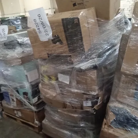 PALLET OF ASSORTED E-COMMERCE GOODS AND PRODUCTS TO INCLUDE; SUITCASES/CABIN BAGS, BIN BAGS, PINK GIFT BAGS, FOAM SLIPPERS ETC
