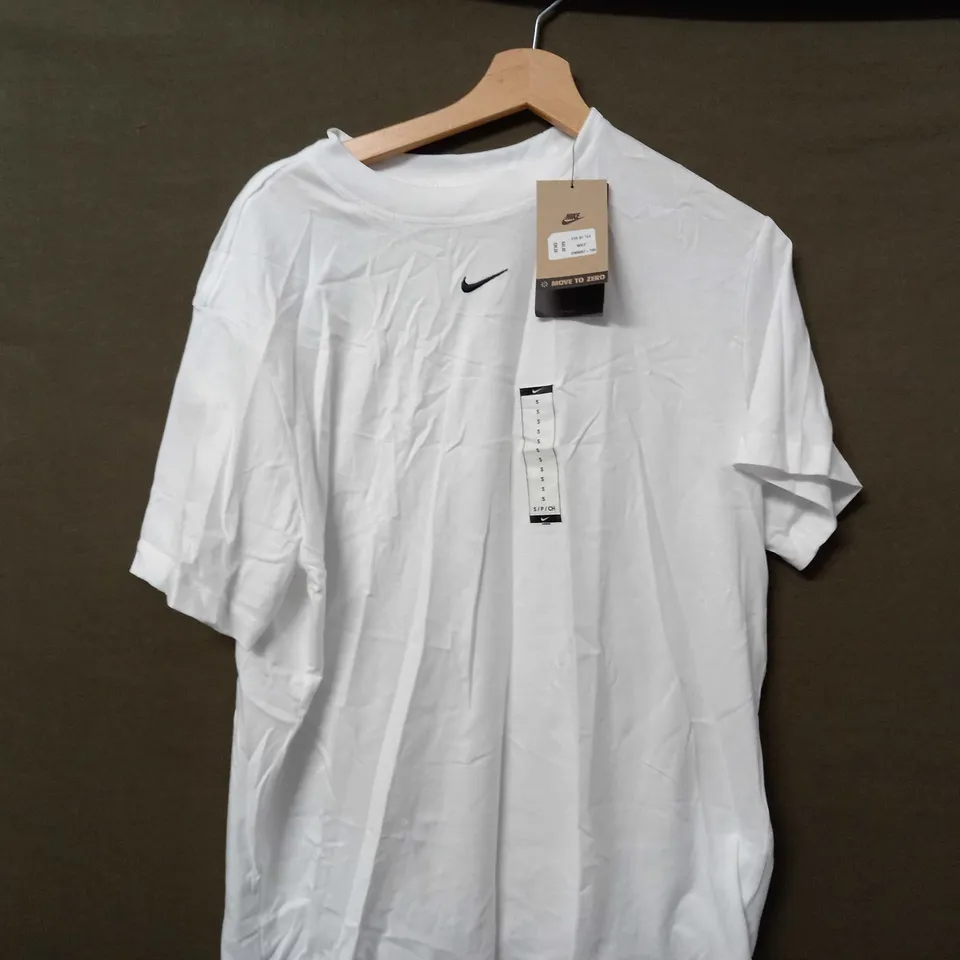 NIKE 'THE NIKE TEE' IN WHITE - SMALL