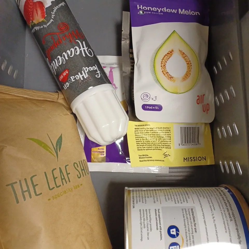 APPROXIMATELY 10 ASSORTED FOOD & DRINK PRODUCTS TO INCLUDE TWININGS EARL GREY TEA, ENSURE NUTRIVIGOR, HOTEL CHOCOLAT DRINKING CHOCOLATE ETC 