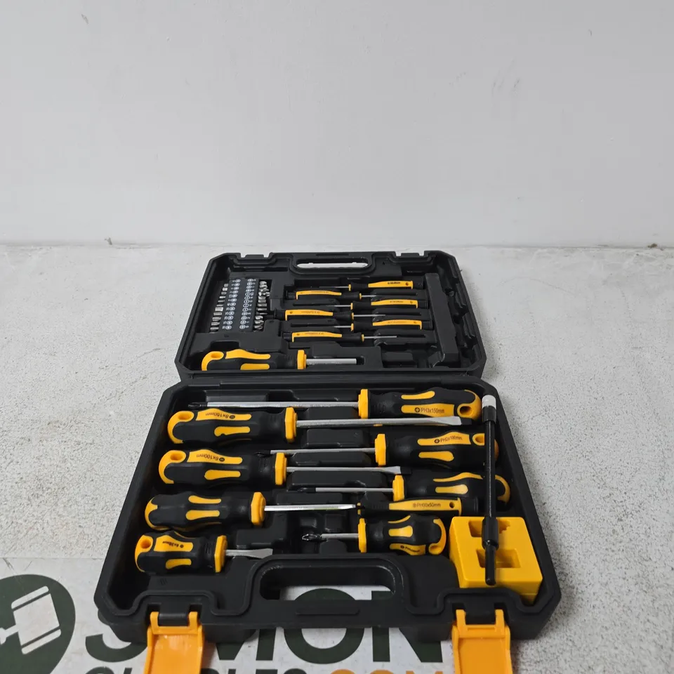 SCREWDRIVER SET WITH BITS IN BLACK & YELLOW CASE