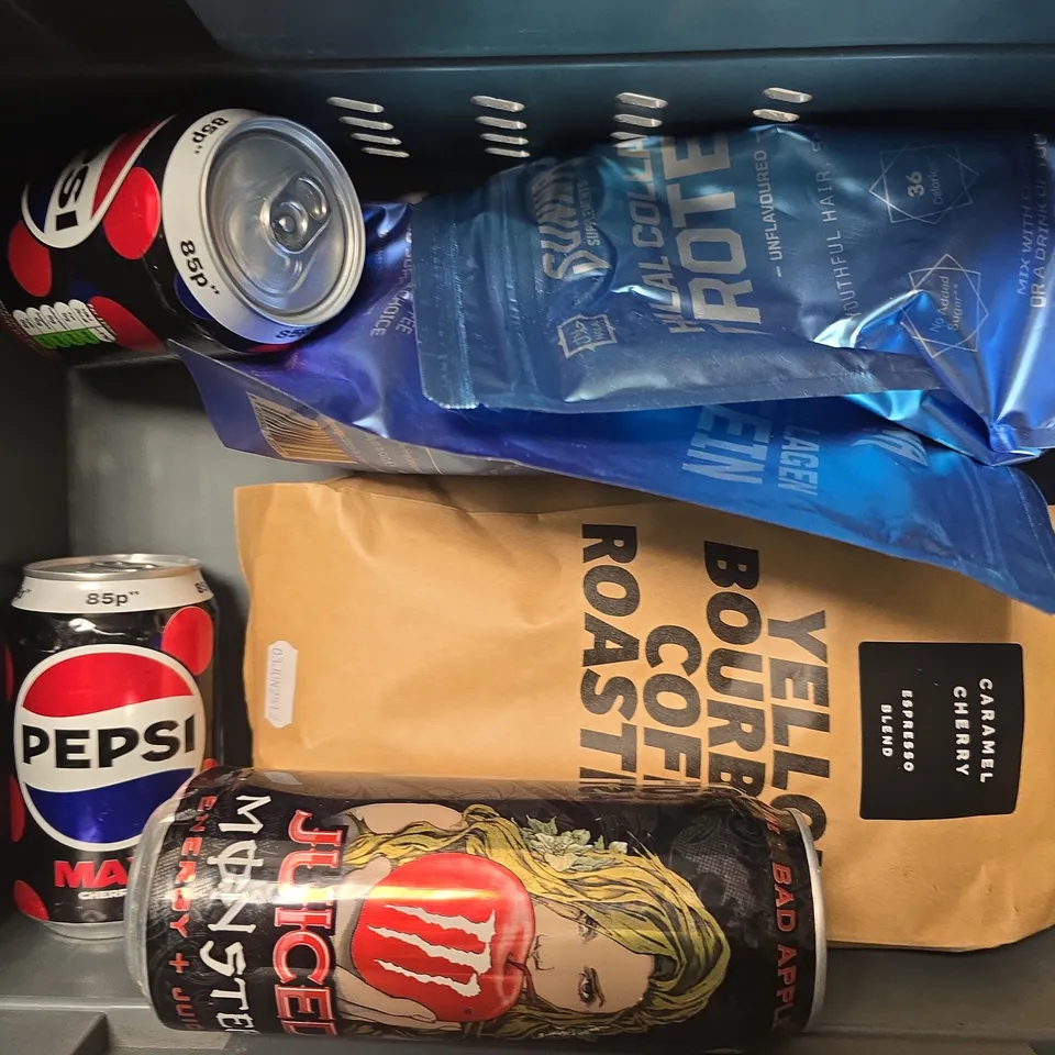 APPROXIMATELY 8 ASSORTED FOOD & DRINK ITEMS TO INCLUDE - SUNNA HALAL COLLAGEN PROTEIN , MONSTER PUNCH MONARCH ETC
