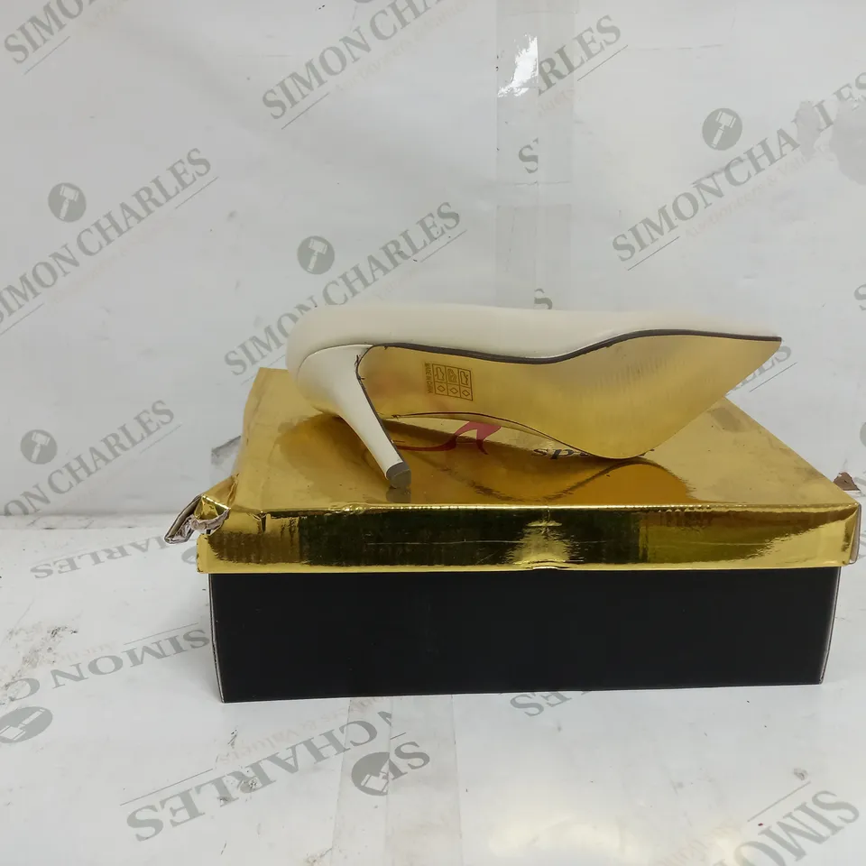 6 BOXED PAIRS OF SPIRER HEELED SANDALS IN BEIGE TO INCLUDE SIZES 39, 40, 41 