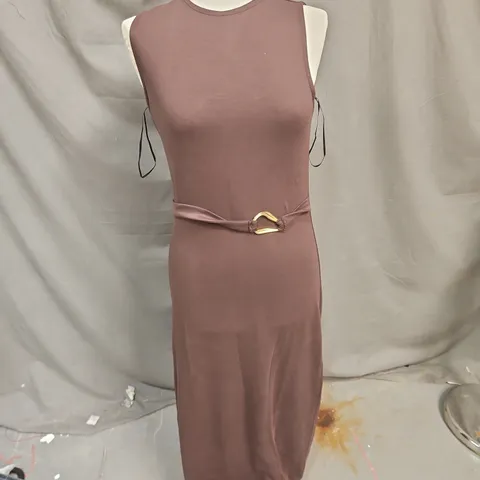 WOMEN'S SLEEVELESS MAXI DRESS IN MAUVE WITH GOLD BELT BUCKLE – UK 12