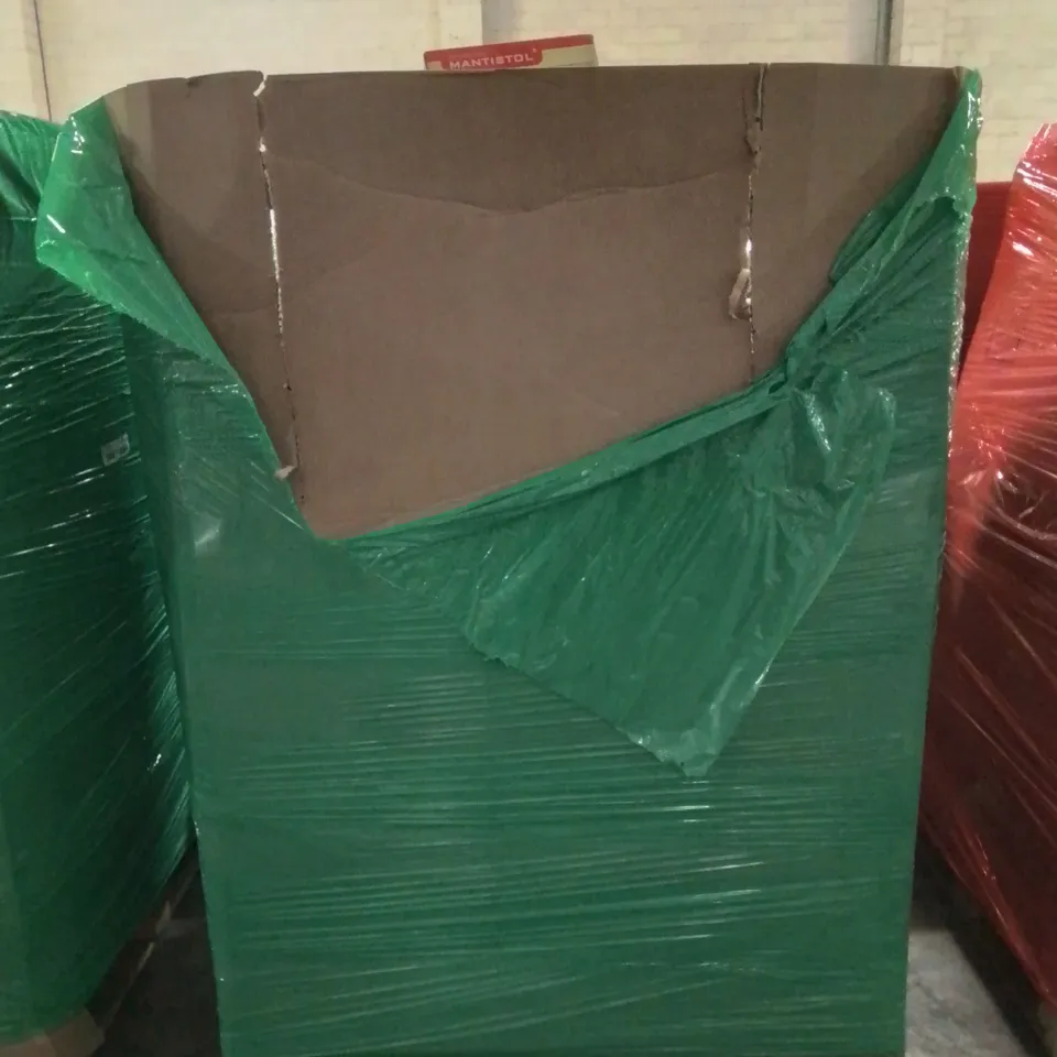 PALLET CONTAINING VARIOUS ASSORTED ITEMS TO INCLUDE: LARGE BATH MAT, SEVERAL REPTILE CAGES, VINYL FLOOR CUTTER ETC.