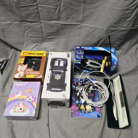 BOX OF APPROX 10 ASSORTED HOUSEHOLD ITEMS TO INCLUDE - BATMAN REMOTE CONTROL CAR - CHILDRENS CAMERA - BIG CHEESE SOLAR CAT REPLLER, ETC
